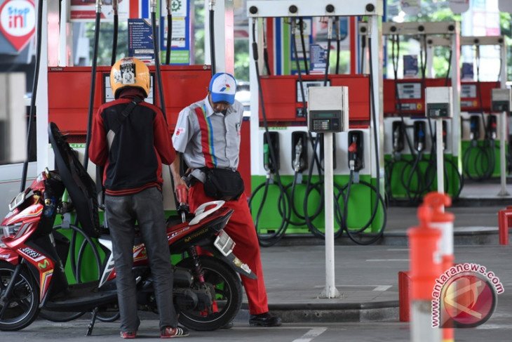 Pemerintah Naikkan Harga BBM, Pertamax dari Rp12.300 Menjadi Rp16.250 per liter