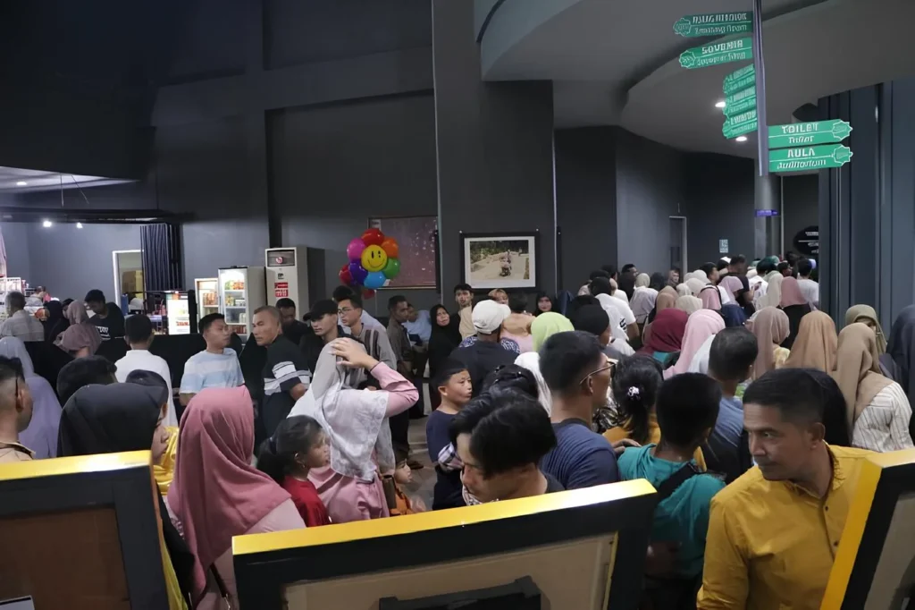Badan Pusat Statistik (BPS) Provinsi Aceh mencatat sebanyak 3.080 kunjungan wisatawan mancanegara (wisman) telah berkunjung ke Aceh pada April 2026. Angka tersebut meningkat 14,75 persen dibandingkan Maret 2026 dan naik 39,75 persen dibandingkan April 2025.