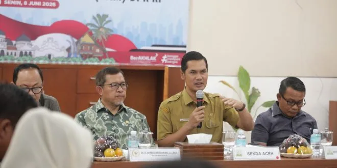 Sekda Aceh, M. Nasir, memberikan kata sambutan saat menerima kunjungan audiensi Ketua Badan Aspirasi Masyarakat (BAM) DPR-RI, Dr. H. Ahmad Heryawan, Lc, M.Si, beserta Anggota dan Tim BAM DPR-RI, di Ruang Potensi Daerah I Setda Aceh, Banda Aceh, Senin (8/6/2026).