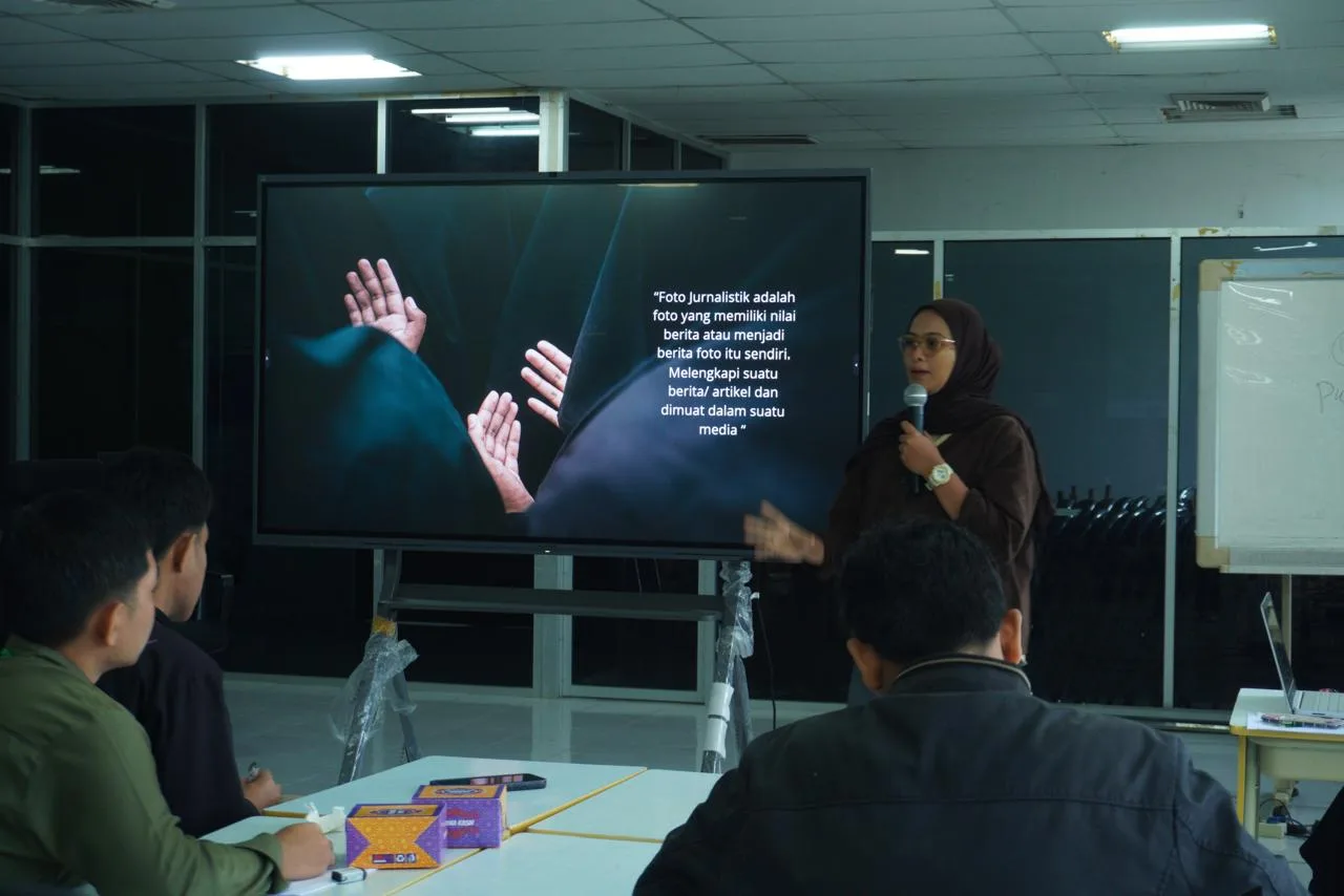 Banda Aceh – Fotografer jurnalis asal Banda Aceh, Riska Munawarah, terpilih sebagai satu-satunya peserta asal Indonesia dalam program bergengsi Joop Swart Masterclass 2026 yang diselenggarakan oleh World Press Photo.