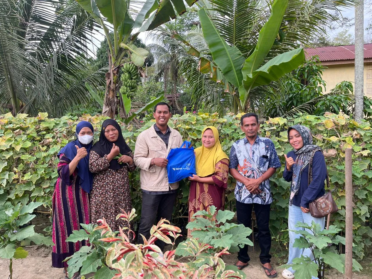 Kebun Pekarangan Binaan Medco E&P Malaka Hasilkan Pendapatan Tambahan, Warga Indra Makmu Kian Mandiri Pangan