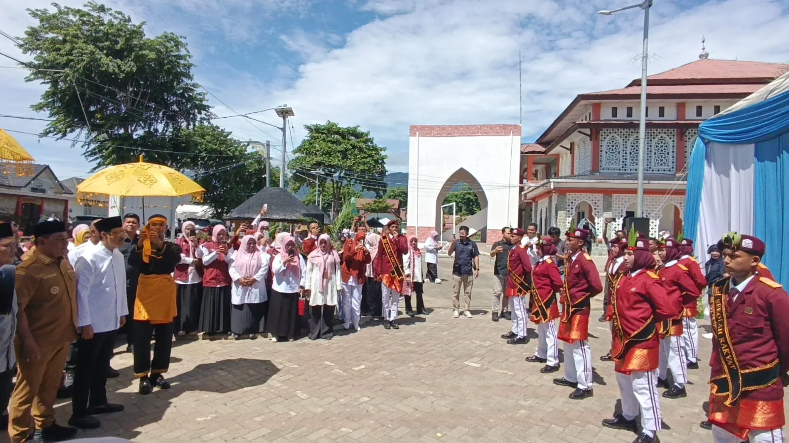 Menteri Sosial (Mensos) Saifullah Yusuf alias Gus Ipul mengunjungi Sekolah Rakyat Menengah Atas Satu Darussa'adah, Aceh Besar, Senin (8/6/2026). 