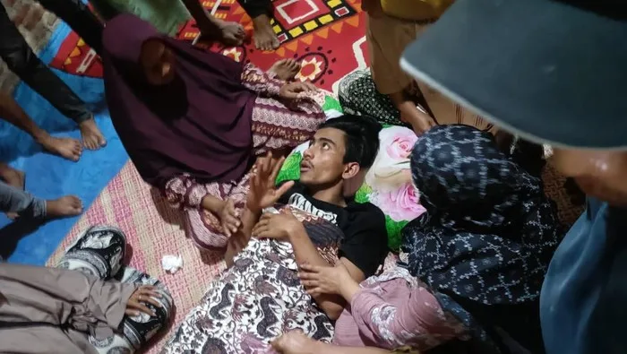 Tim SAR gabungan yag di pimpin Basarnas Banda Aceh berhasil menemukan seorang pendaki asal Aceh Utara yang sempat dilaporkan menghilang di kawasan Gunung Seulawah Agam telah usai empat hari pencarian, Jumat (5/6/2026). Saat evakuasi, pendaki ditemukan dalam keadaan selamat.