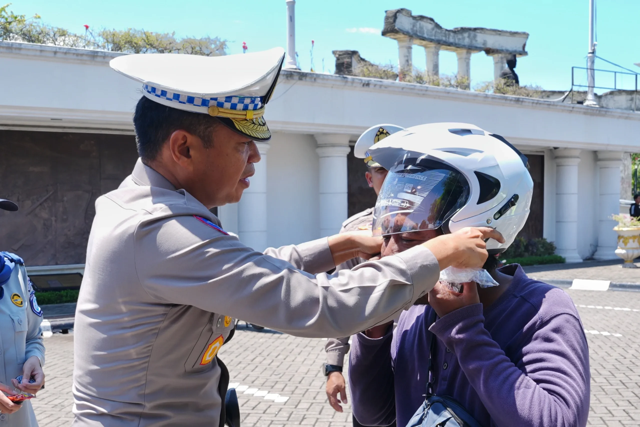 Pengendara Motor Wajib Tahu, Tak Pakai Helm SNI Terancam Sanksi Ini