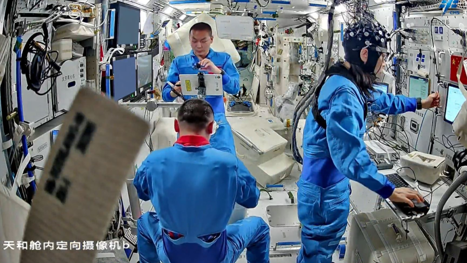 Astronot Pertama Hong Kong Lakukan Eksperimen di Luar Angkasa