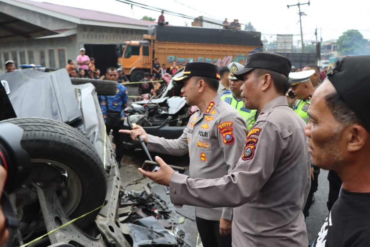 Kecelakaan Beruntun di Sibolangit, Polisi Evakuasi Korban