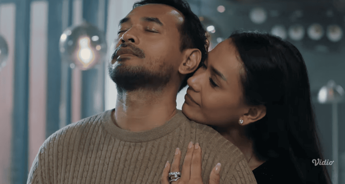 Oka Antara dan Adinia Wirasti Beraksi di Series Manis di Bibir