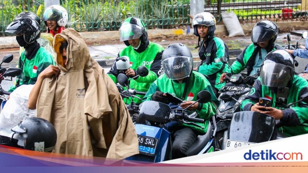 Pemerintah Peringatkan Gojek dan Grab Soal Komisi 8%