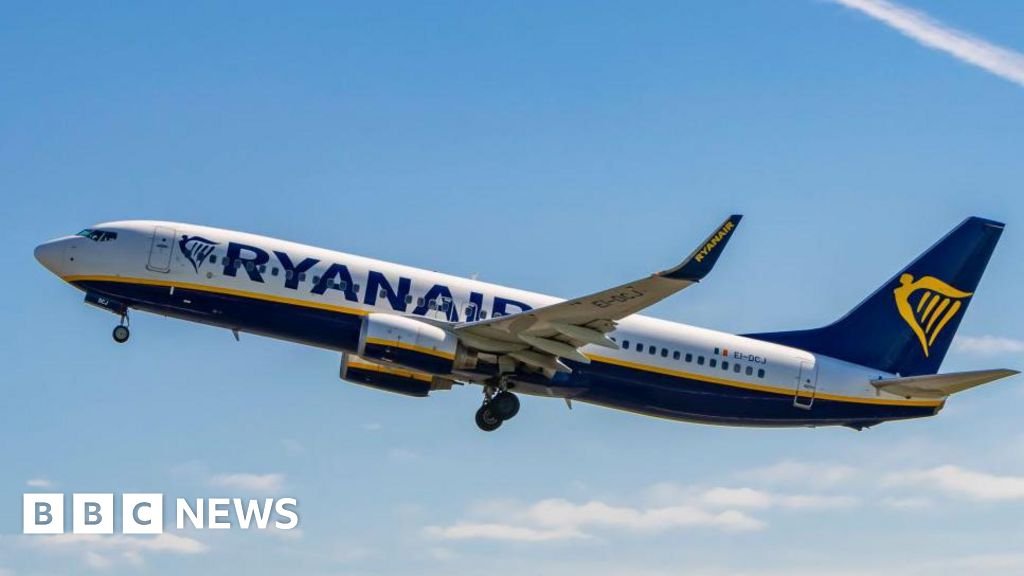 Penumpang Hampir Terhisap Keluar Jendela Pesawat Ryanair
