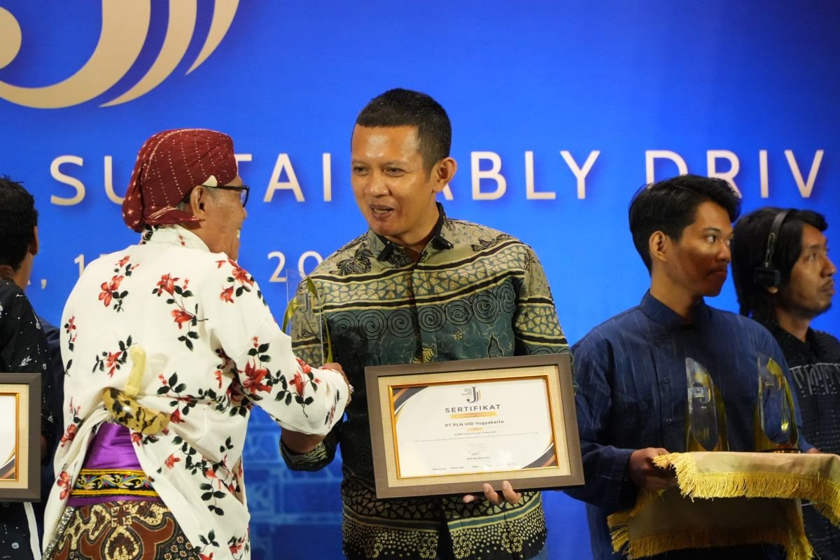 PLN UID Yogyakarta Raih Penghargaan Energi Terbarukan 2026