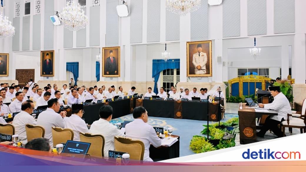 Prabowo dan Gibran Tidak Duduk Bersama di Sidang Kabinet