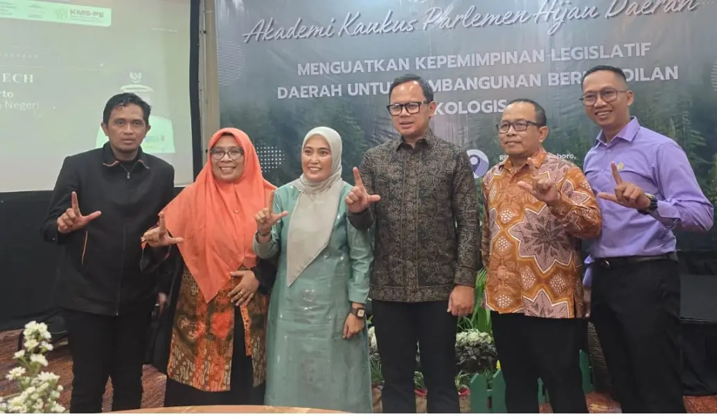 Anggota DPRA, Tati Meutia bersama Wamendagri, Bima Arya dalam satu kesempatan forum Kaukus Parlemen Hijau Daerah