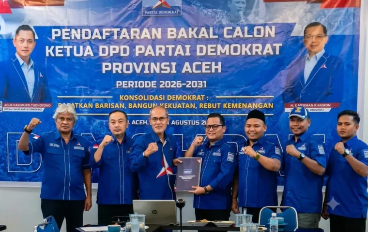 Nurdiansyah Alasta saat menyerahkan Berkas Pencalonannya kepada SC Musda Demokrat Aceh (Foto: Dok. untuk )