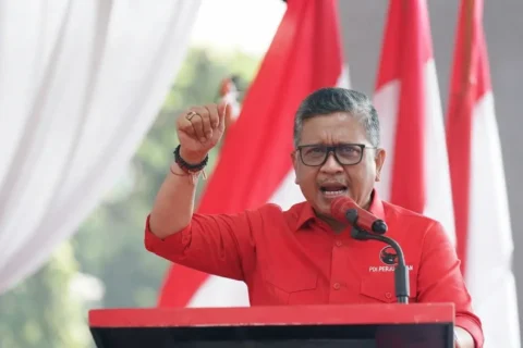 Hasto Sesalkan Letusan Senjata di Masjid Raya Baiturrahman