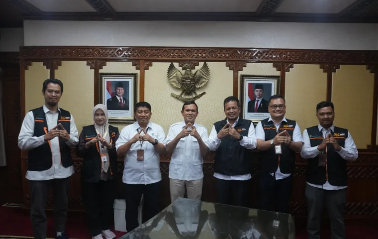 Wakil Gubernur Aceh, Fadhlullah sedang di sensus oleh tim sensus lapangan. Sumber foto: Dokumen untuk
