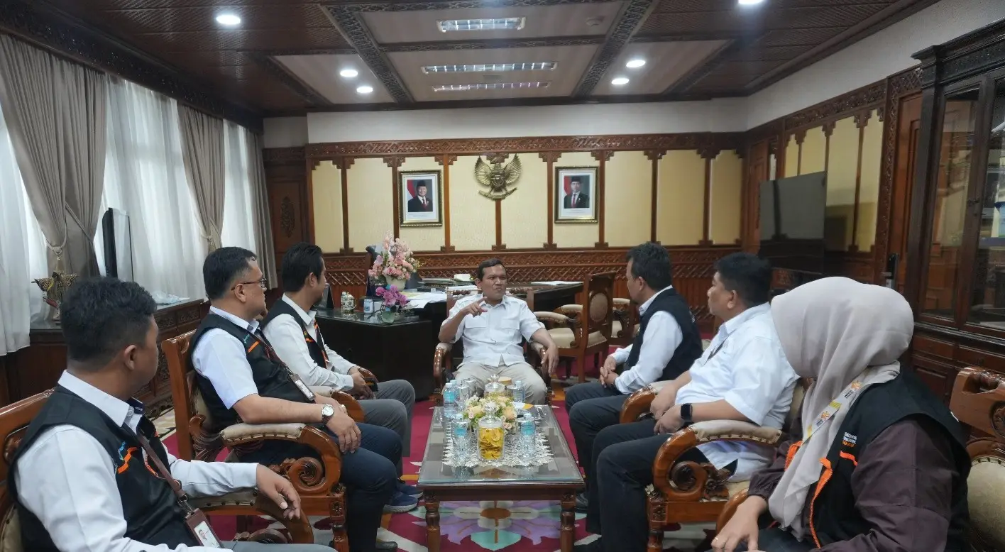 Wakil Gubernur Aceh, Fadhlullah sedang di sensus oleh tim sensus lapangan. Sumber foto: Dokumen untuk
