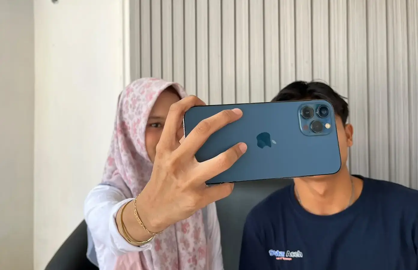 Gen-Z Aceh Tetap Loyalis pada iPhone di Tengah Daya Beli yang Melemah