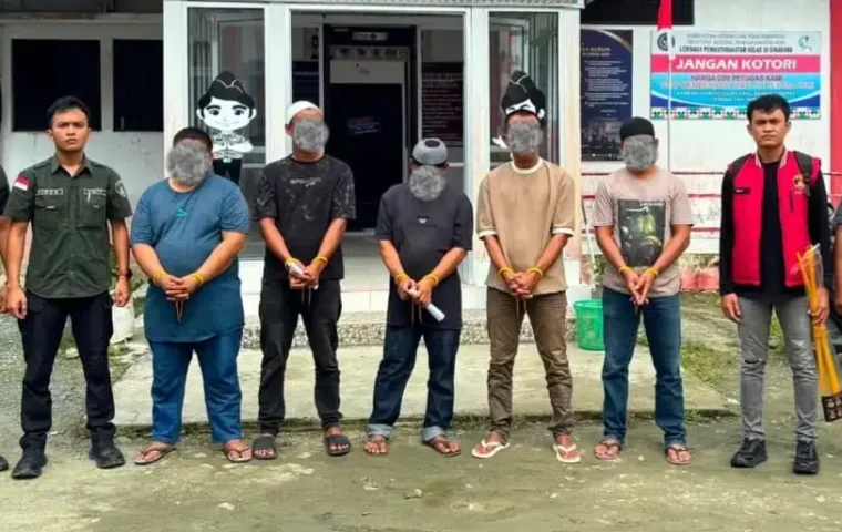 Sejumlah TSK Spesialis kasus perkara Pemalsuan STNK dan Penadah Kenderaan Bermotor, yang diserahkan Polres Simeulue kepada Kejaksaan Negeri setempat. Senin (10/8/2026). (Ahmadi - )