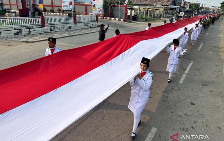 Kirab Bendera Merah Putih Sepanjang 2.026 Meter di Kaltara