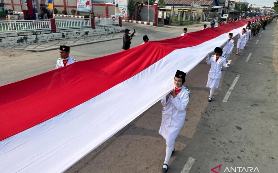 Kirab Bendera Merah Putih Sepanjang 2.026 Meter di Kaltara