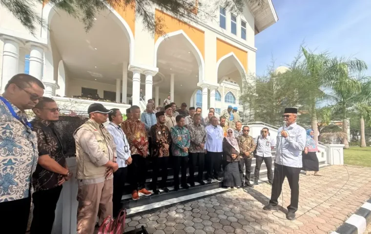 Sambutan TA Khalid dalam prosesi serahterima Unit Eskavator (Foto: Dok. untuk SeputarAceh.id)