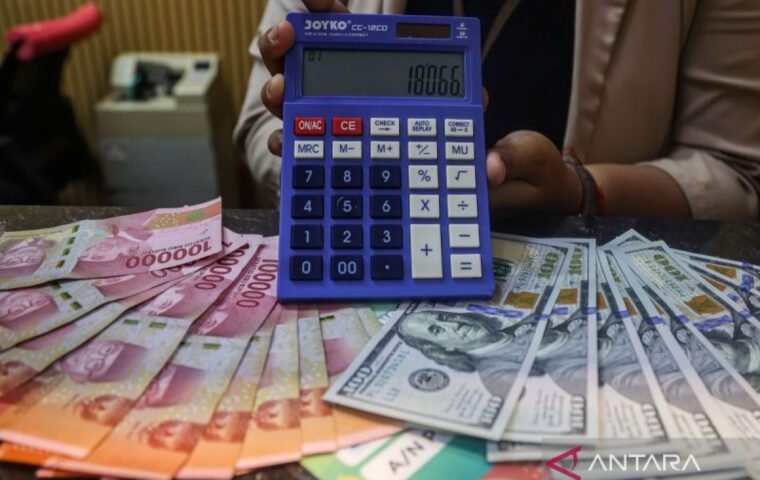 Rupiah Melemah Setelah Pidato Hawkish Kepala The Fed