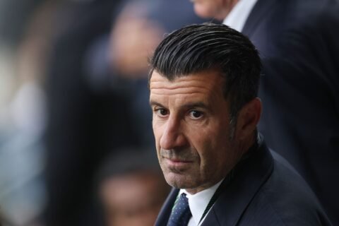 Barcelona Menolak Tawaran Revolut karena Luis Figo