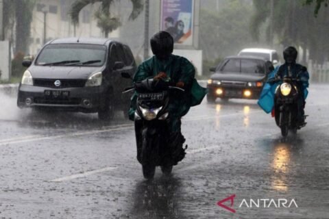 BMKG: Hujan Ringan hingga Lebat Melanda Kota Besar Indonesia