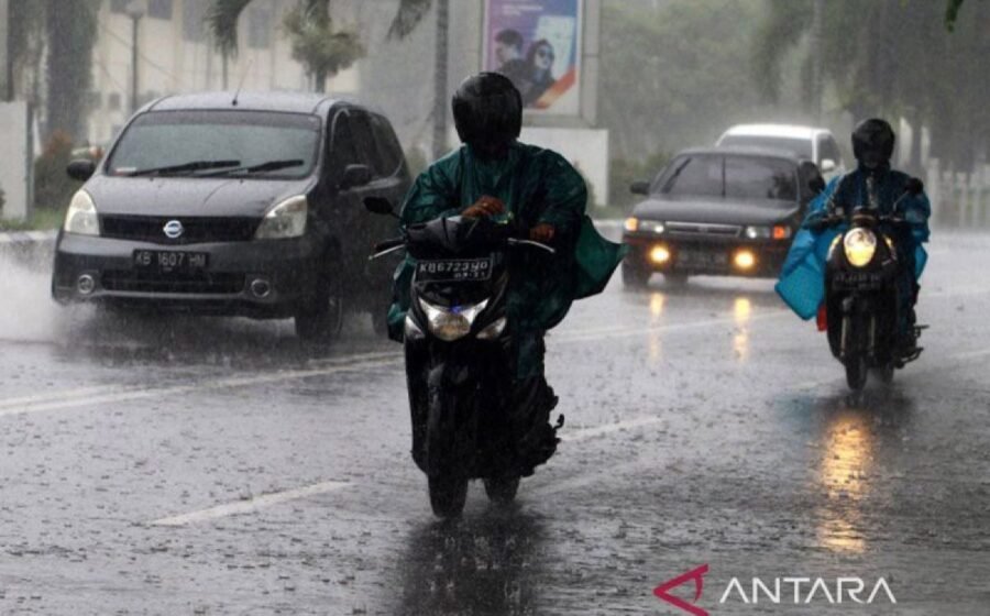 BMKG: Hujan Ringan hingga Lebat Melanda Kota Besar Indonesia