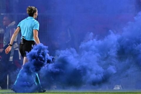 Eklat Pyrotechnis di Pertandingan Bayern Frauen vs Manchester City