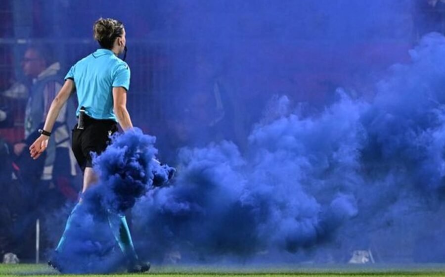 Eklat Pyrotechnis di Pertandingan Bayern Frauen vs Manchester City