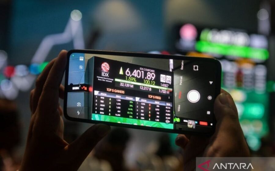 IHSG Menguat, Investor Tunggu Hasil RDG Bank Indonesia