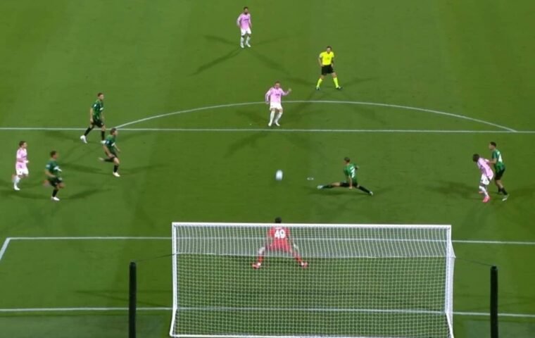 Juventus Hadapi Sassuolo, Pertandingan Berlangsung Ketat