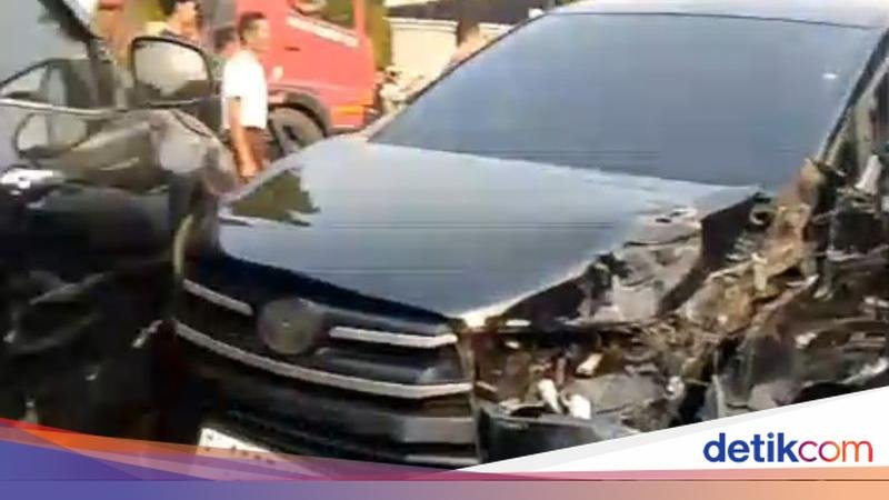 Kecelakaan Beruntun di Jakbar Tewaskan Keluarga Pengendara Motor