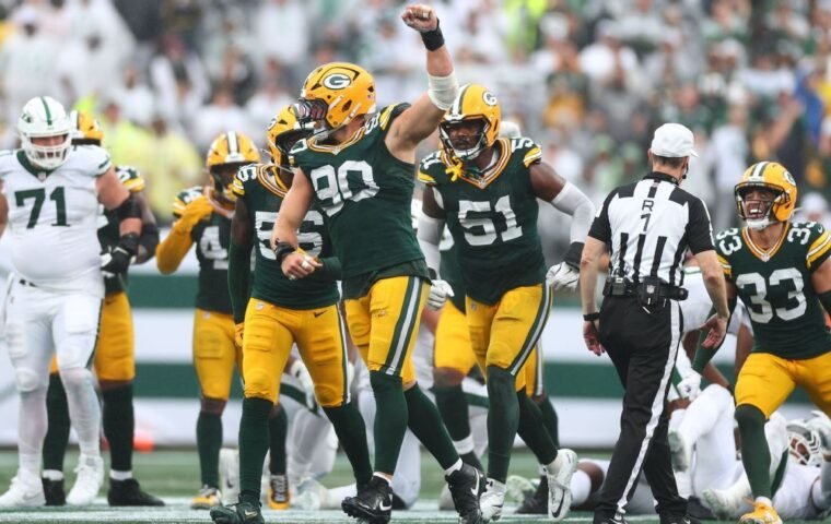 Lukas Van Ness Bawa Kemenangan Dramatis bagi Packers