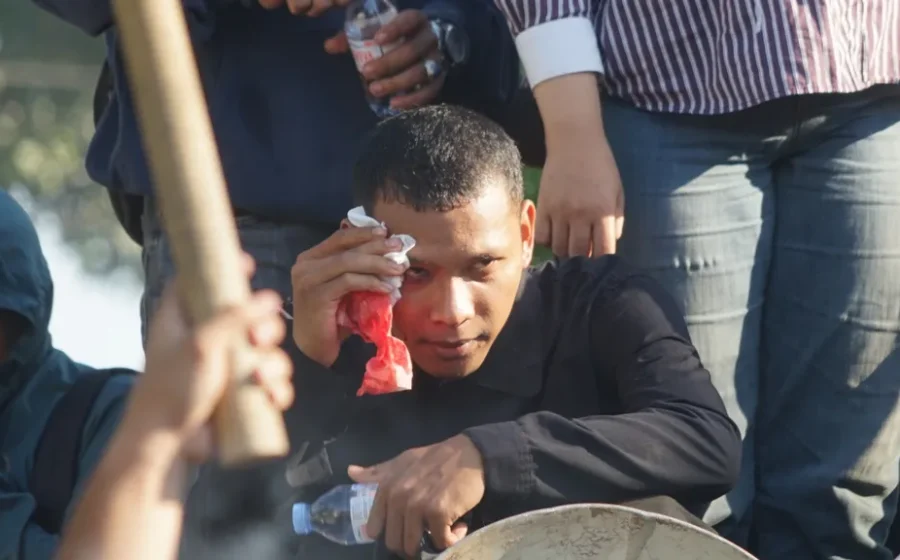 Massa Serbu Pertamina Makassar Tuntut Solusi Kelangkaan BBM