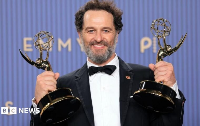 Matthew Rhys Ciptakan Sejarah Emmy dengan Dua Kemenangan