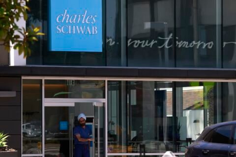 Meta Luncurkan AI, Rivalitas Schwab dan Robinhood Memanas
