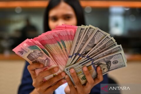 Nilai Tukar Rupiah Melemah di Rp17.879 per Dolar AS