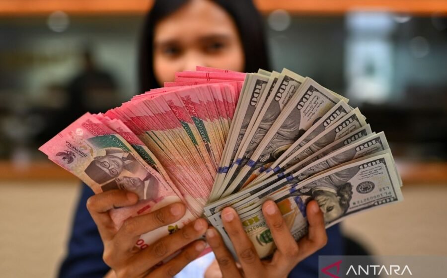 Nilai Tukar Rupiah Melemah di Rp17.879 per Dolar AS
