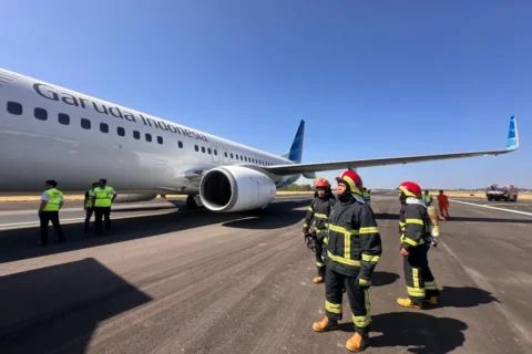 Pesawat Garuda Indonesia Mendarat Selamat Usai Pecah Ban di Jakarta