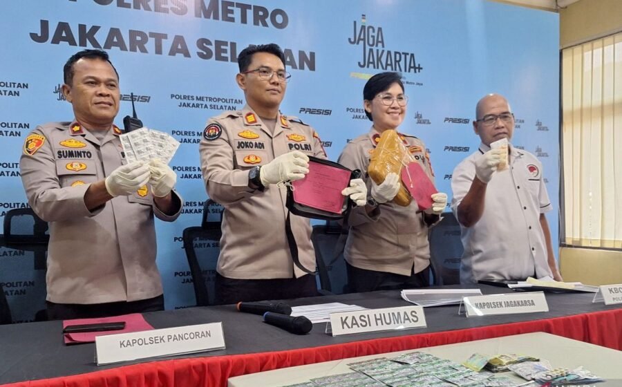 Polisi Kejar Pemilik Ganja 955 Gram yang Akan Dikirim ke Maluku