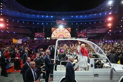 Pope Léon XIV Temui 80.000 Pemuda di Stade de France