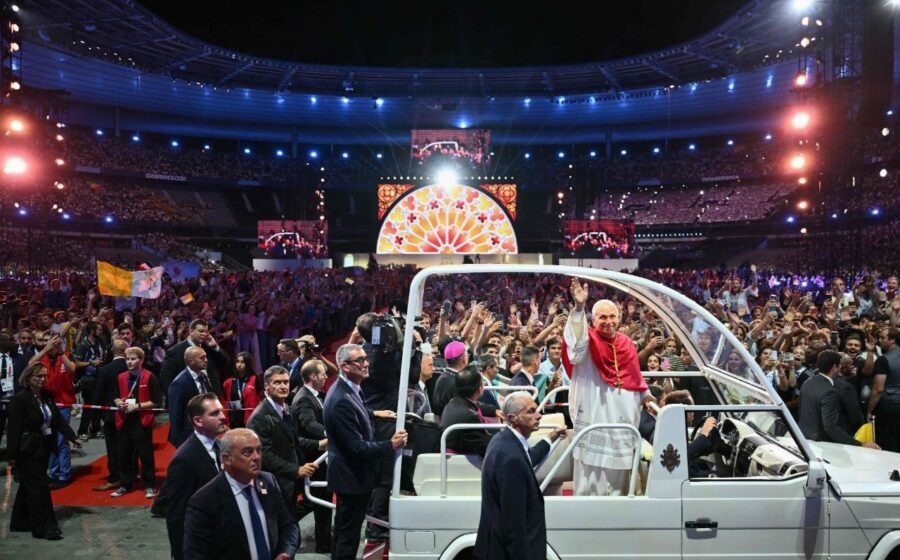 Pope Léon XIV Temui 80.000 Pemuda di Stade de France
