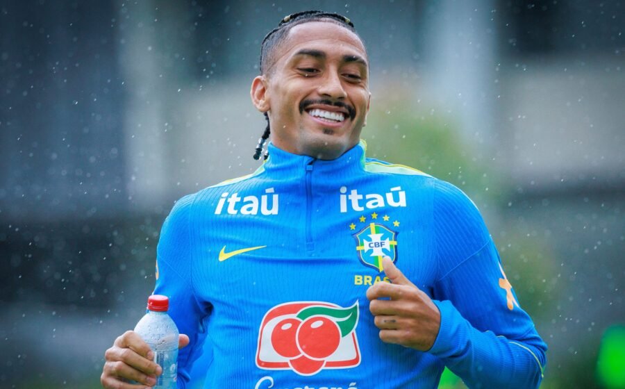 Raphinha Kenakan Jersey Nomor 10 Brasil, Tanda Era Baru