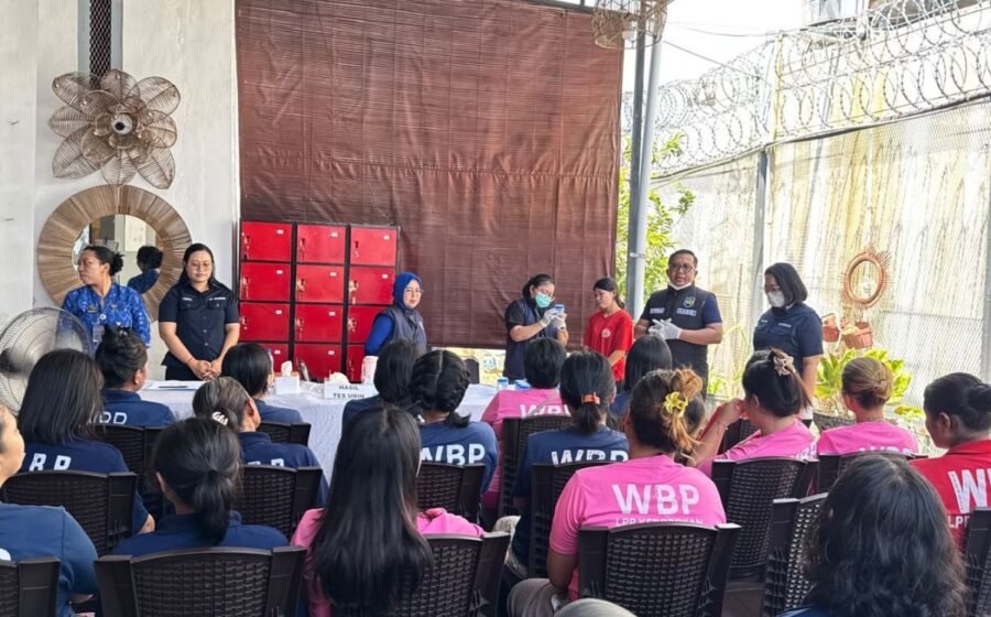 Razia Gabungan dan Tes Urine di Lapas Perempuan Kerobokan