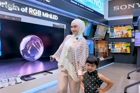 Ria Ricis Berikan Tips Memilih TV Digital untuk Keluarga