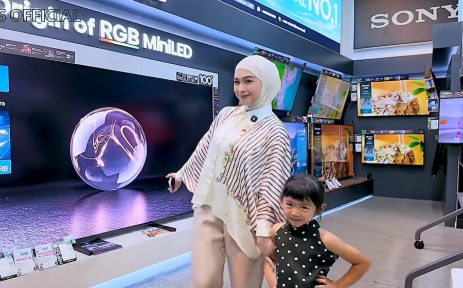 Ria Ricis Berikan Tips Memilih TV Digital untuk Keluarga