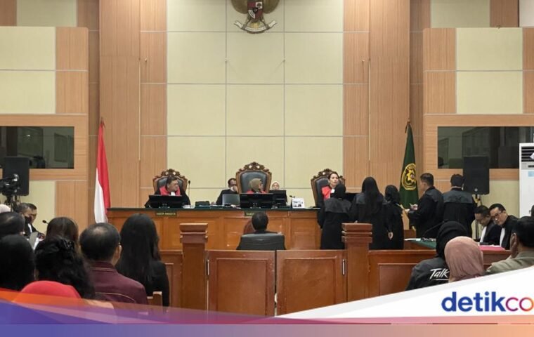 Roy Suryo Didakwa Fitnah Jokowi Usai 5 Kali Praperadilan