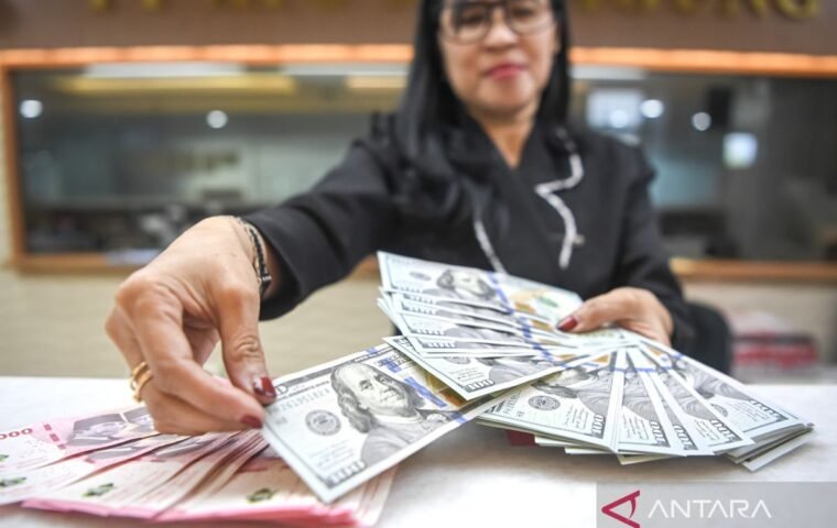 Rupiah Menguat, Potensi BI Tahan Suku Bunga Terungkap